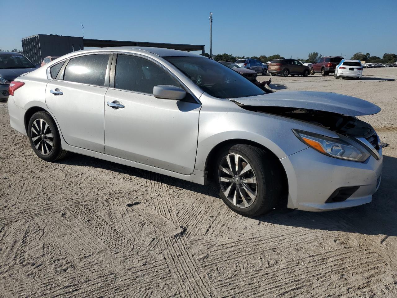 2017 Nissan Altima - Image 4