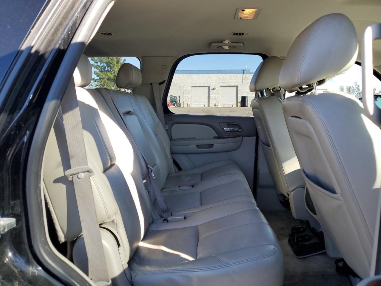 2010 Chevrolet Tahoe - Image 11