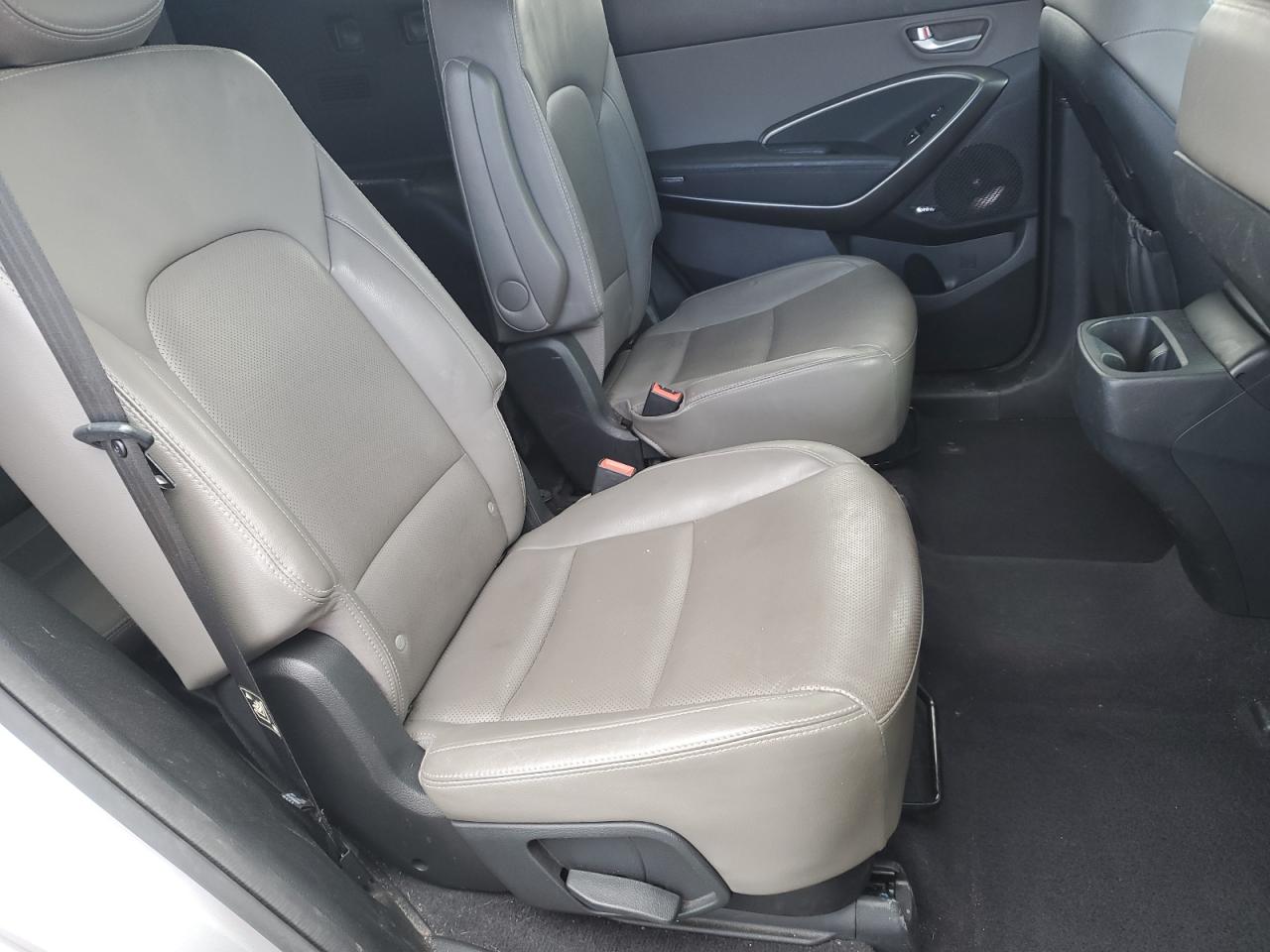 2017 Hyundai Santa Fe - Image 12