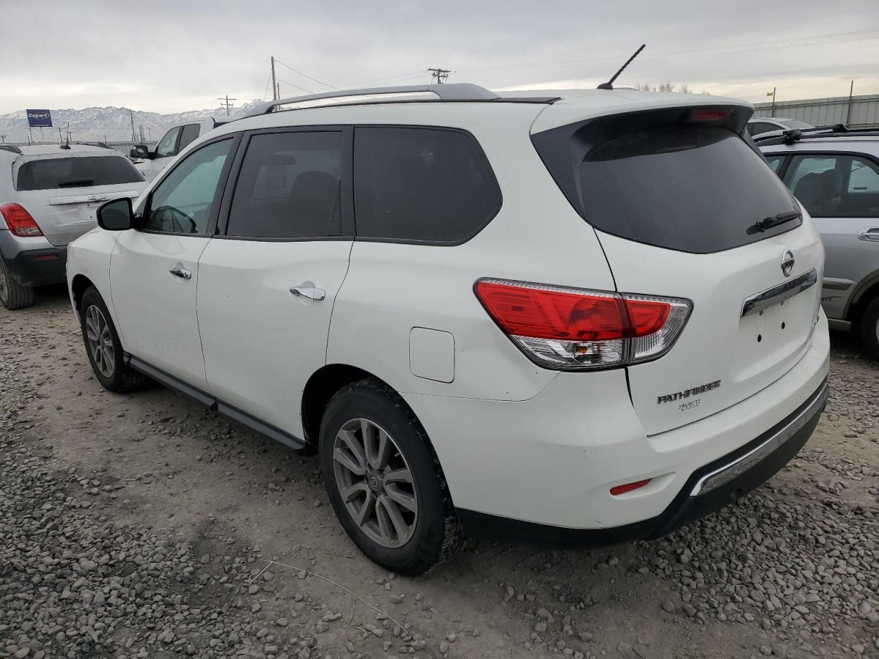 2016 Nissan Pathfinder - Image 2