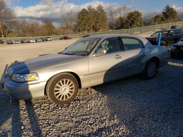 2005 Lincoln Town Car Signature Limited