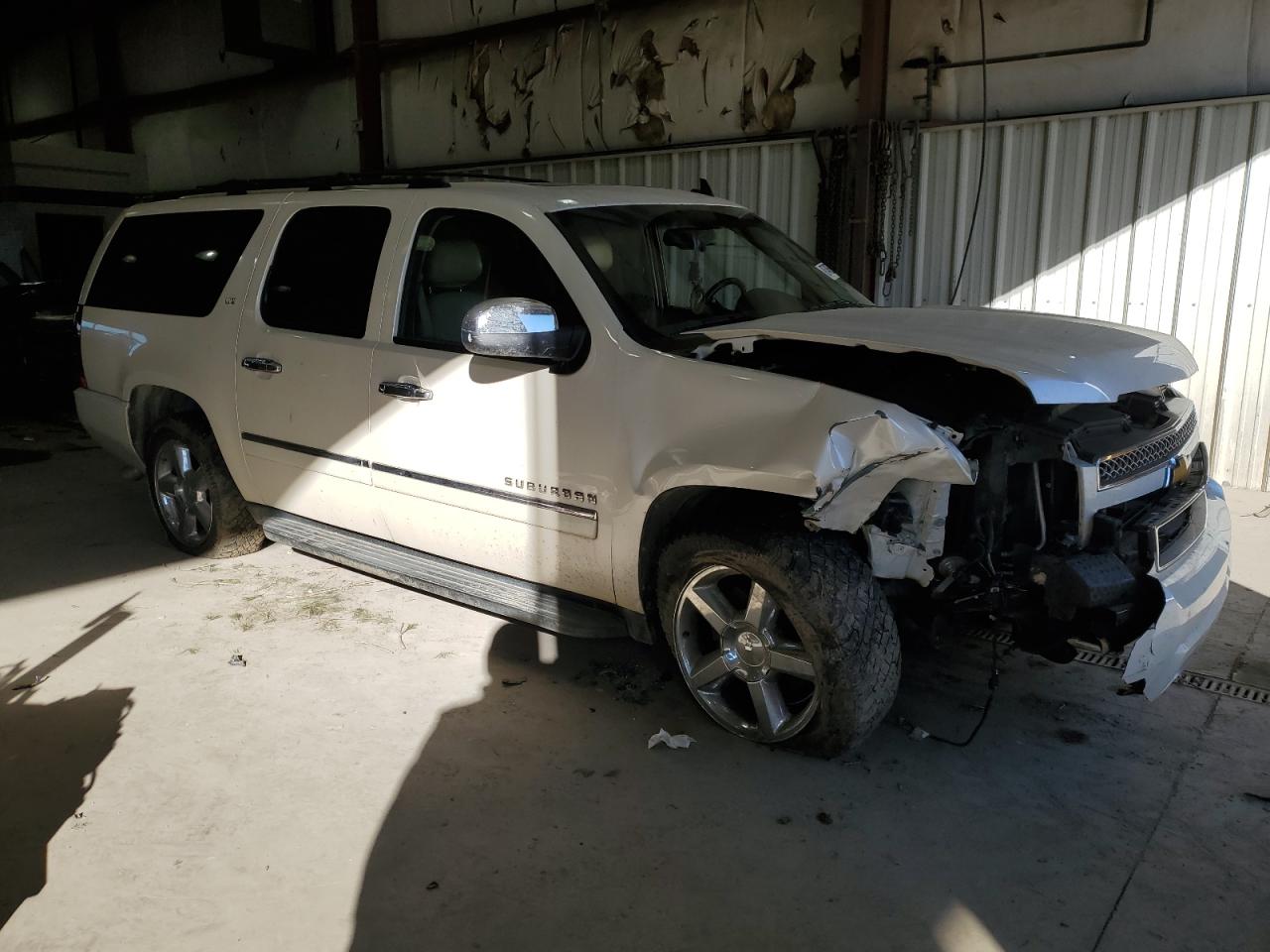 2014 Chevrolet Suburban - Image 4