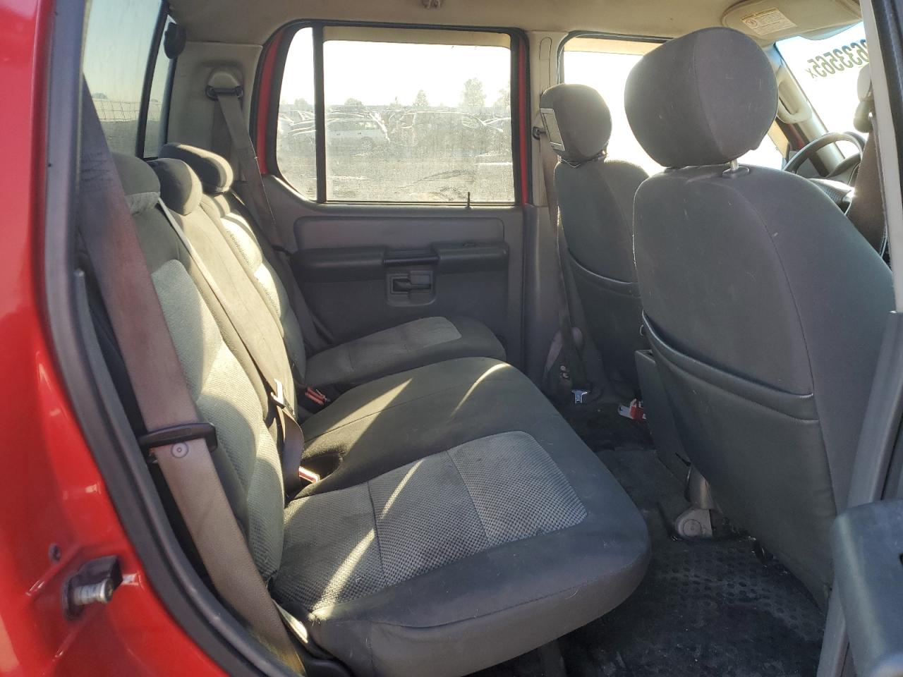 2005 Ford Explorer - Image 10