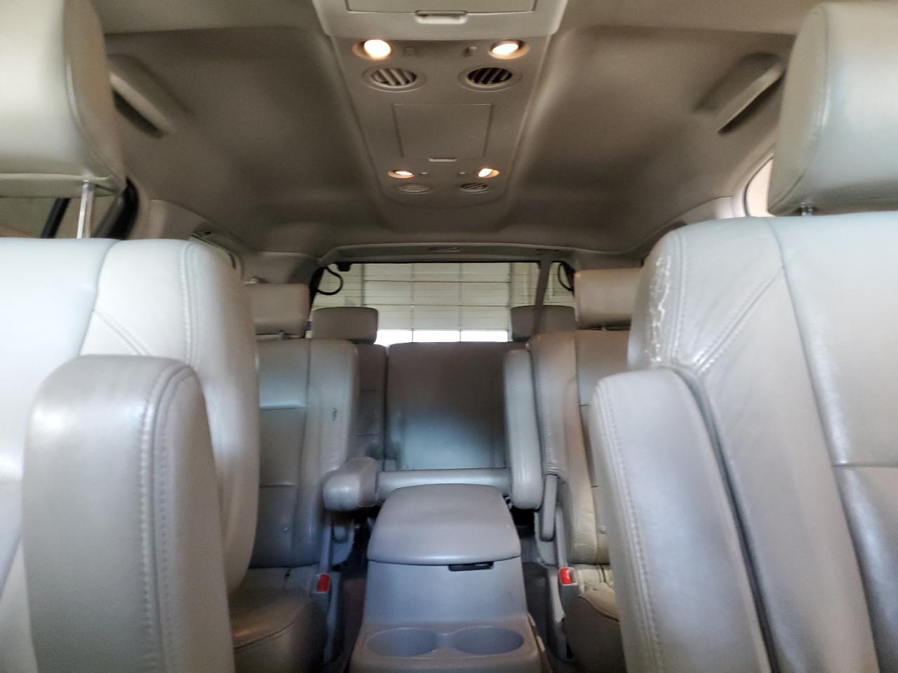 2010 Infiniti QX56 - Image 10