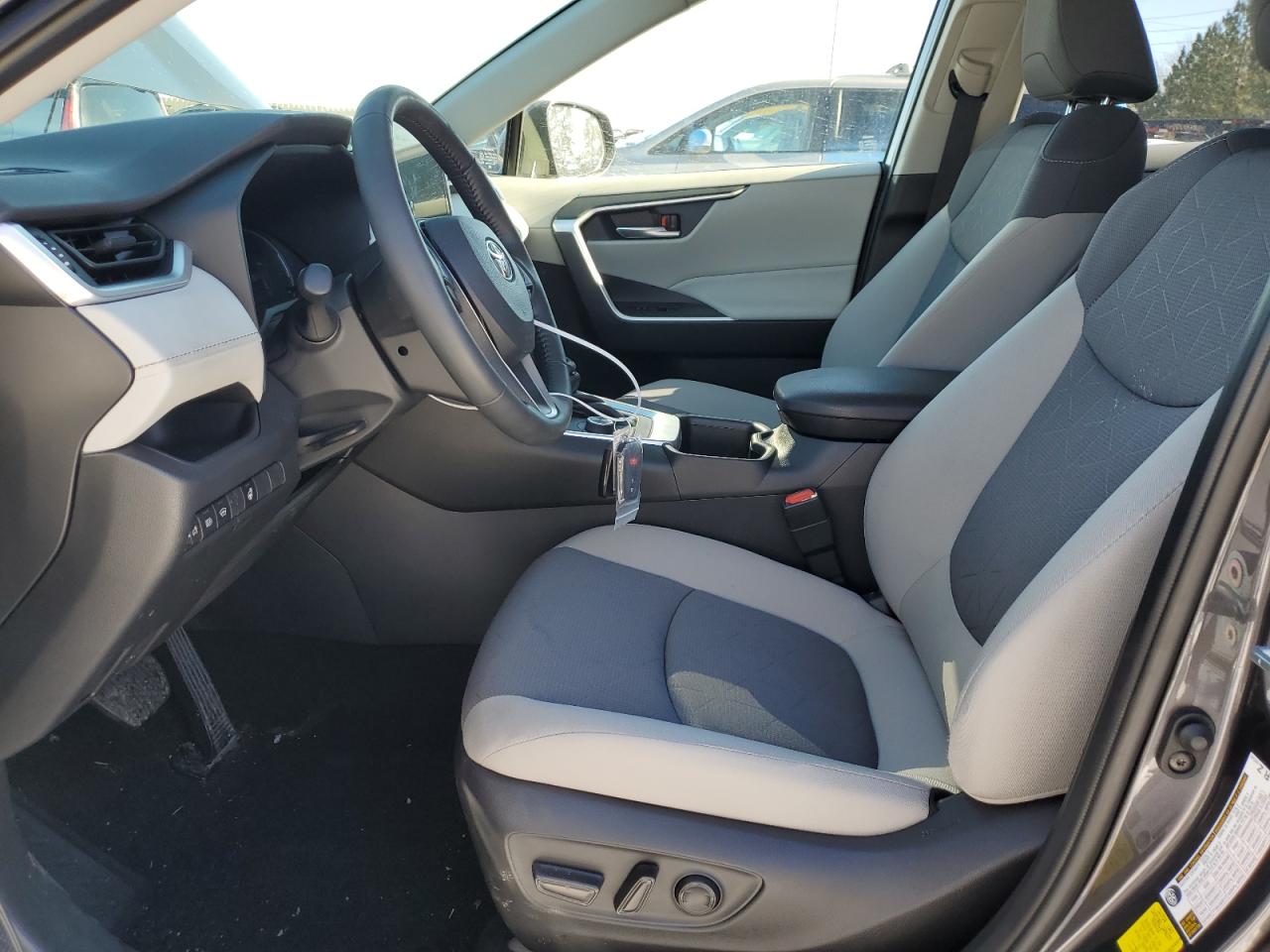 2024 Toyota RAV 4 - Image 7