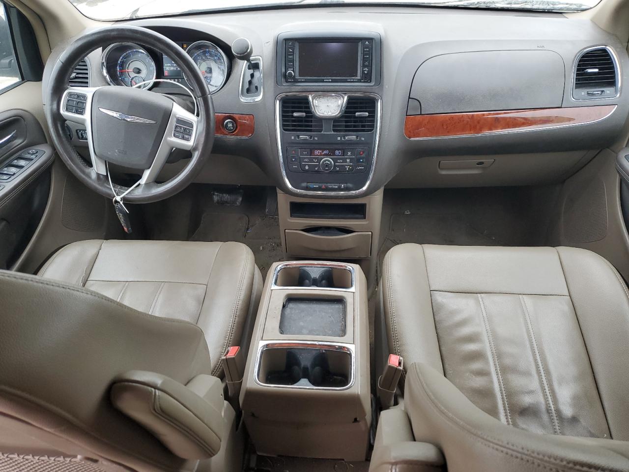 2015 Chrysler Town & Country - Image 8