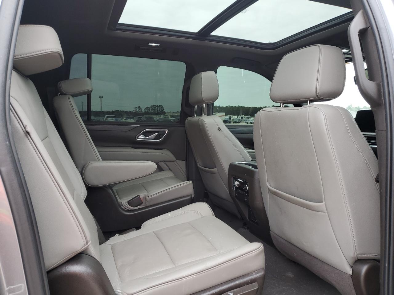 2022 GMC Yukon - Image 11