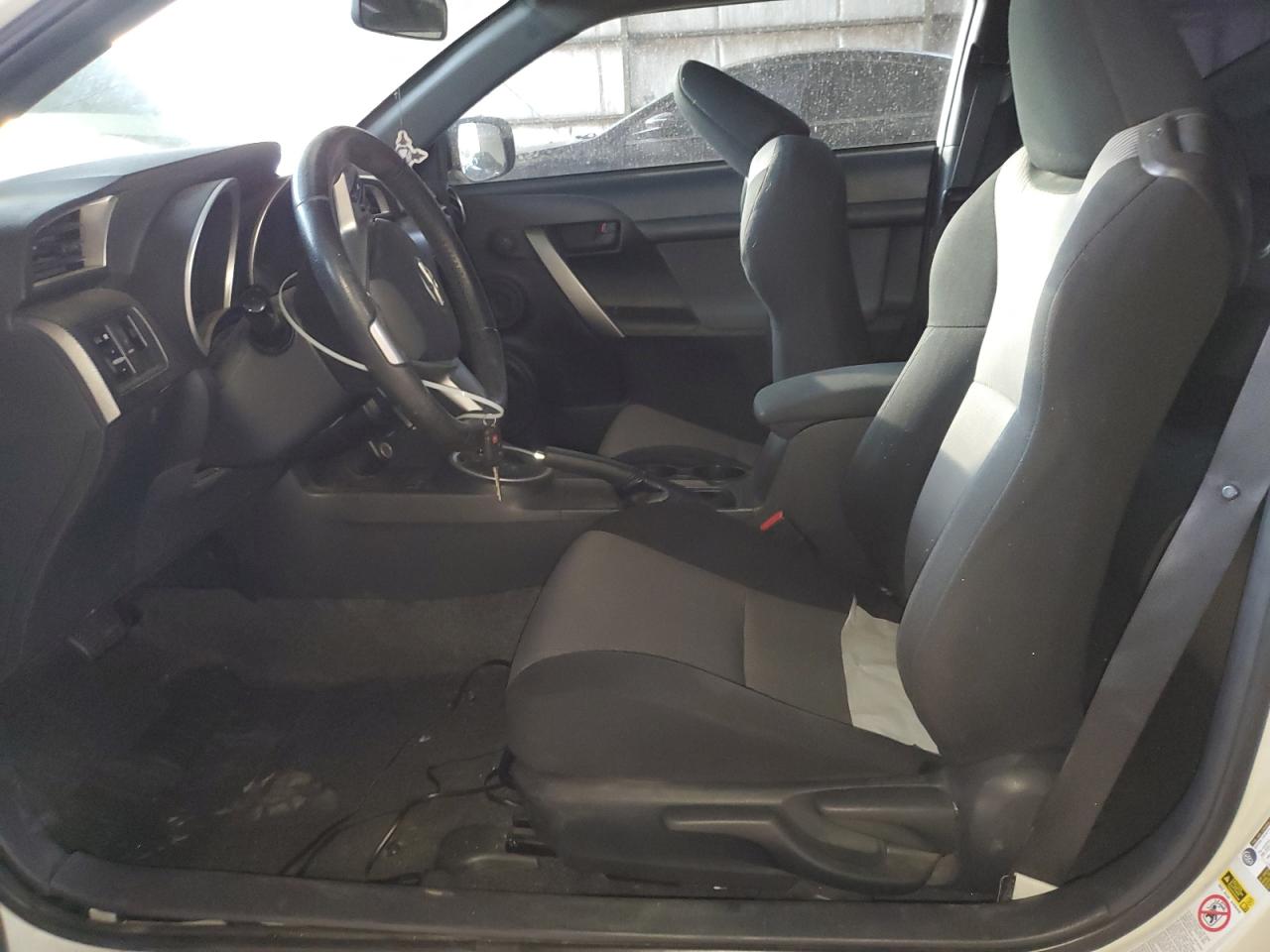 2015 Toyota tC - Image 7