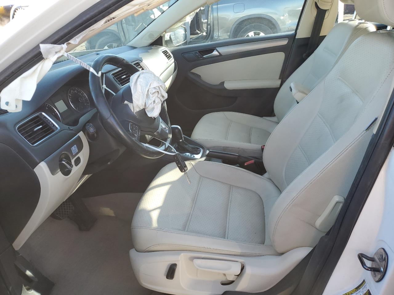 2014 Volkswagen Jetta - Image 7