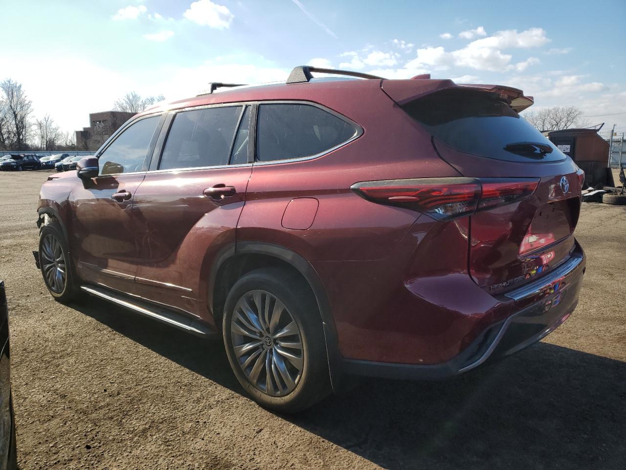 2022 Toyota Highlander - Image 2