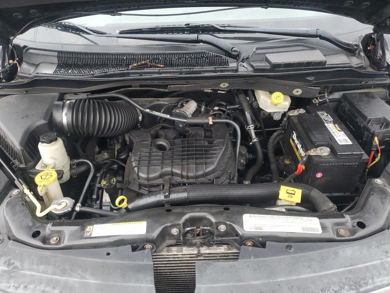 2012 Volkswagen Routan - Image 12