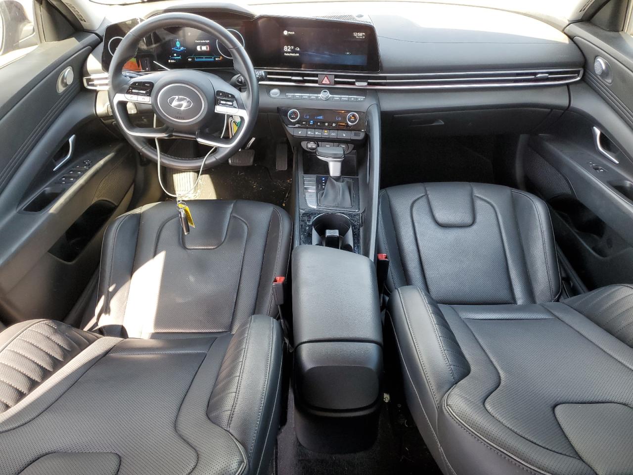 2022 Hyundai Elantra - Image 8