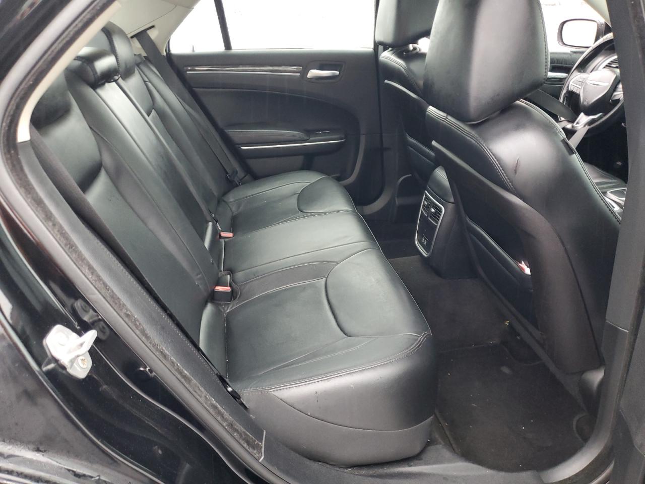 2015 Chrysler 300 - Image 10