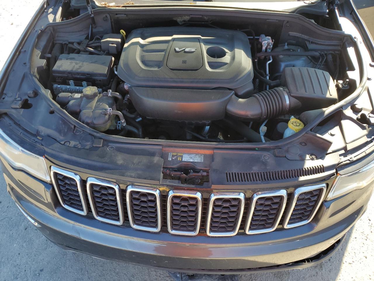 2017 Jeep Grand Cherokee - Image 12