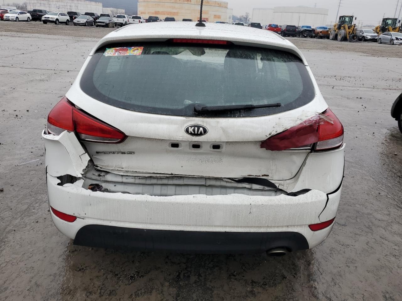 2017 Kia Forte - Image 6