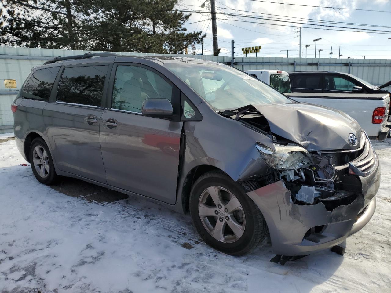 2017 Toyota Sienna - Image 4