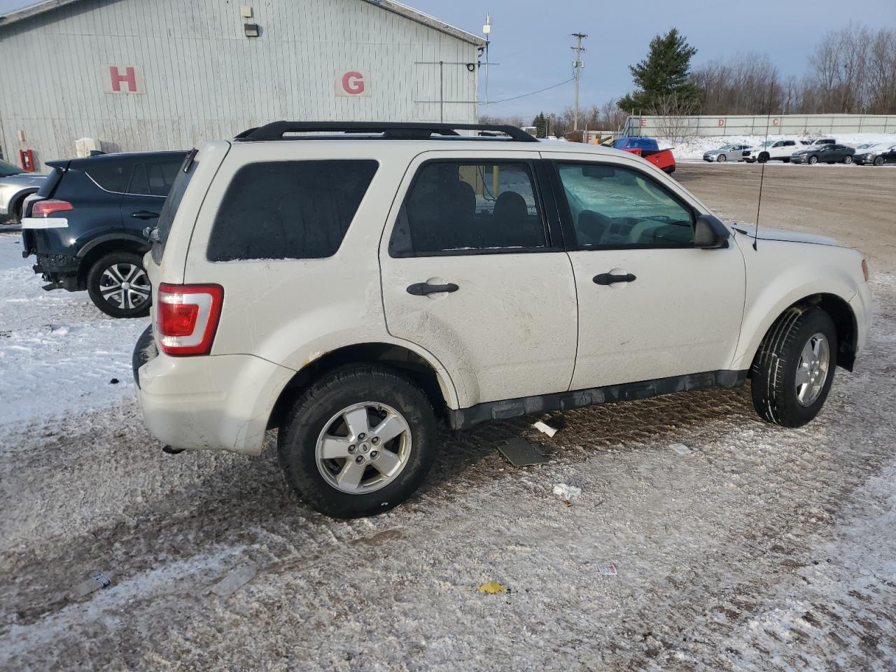 2010 Ford Escape - Image 3