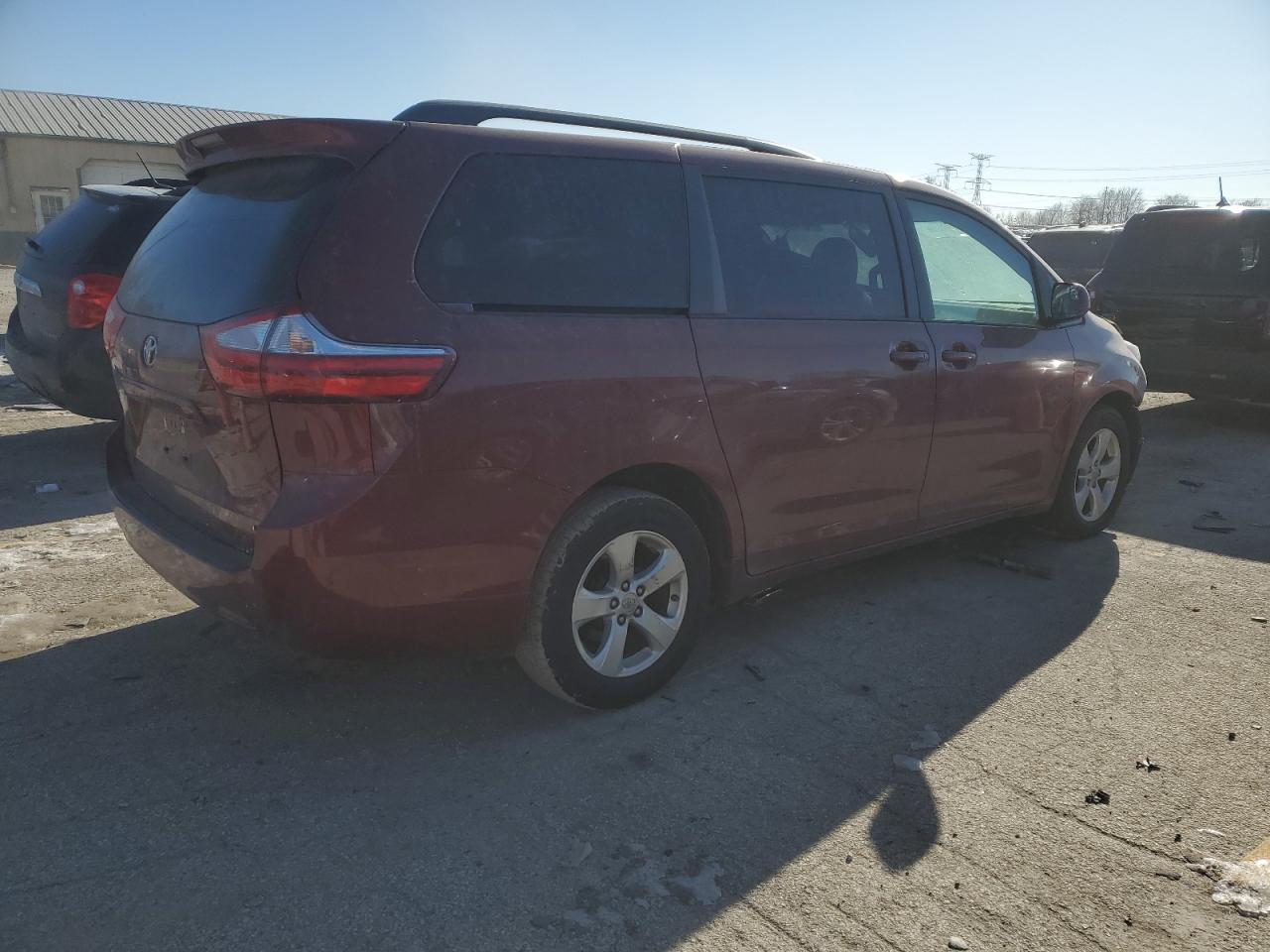 2016 Toyota Sienna - Image 3