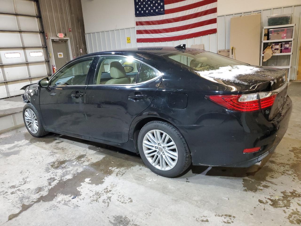 2015 Lexus ES - Image 2