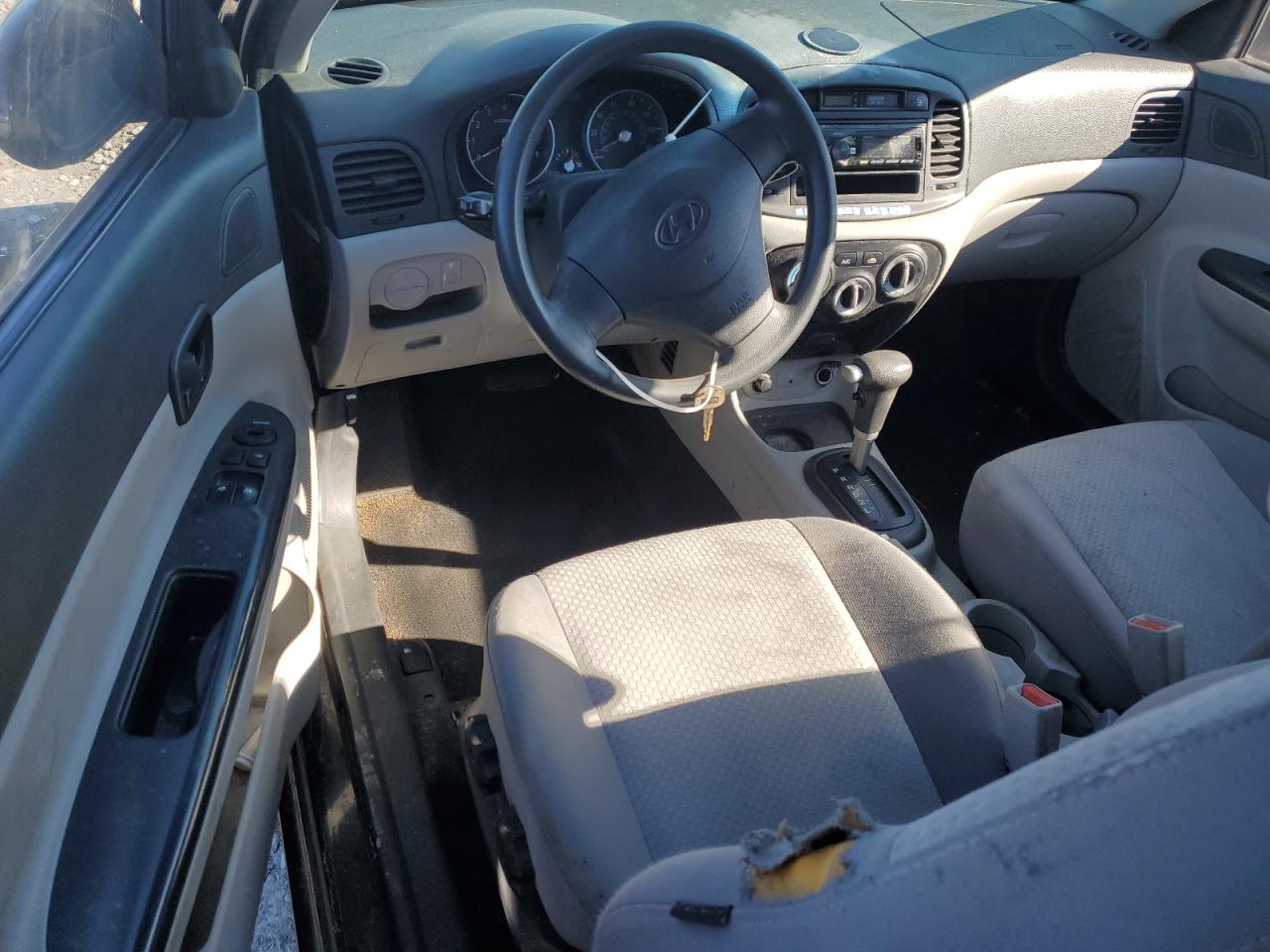 2008 Hyundai Accent - Image 8