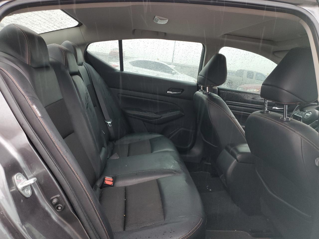 2021 Nissan Altima - Image 10