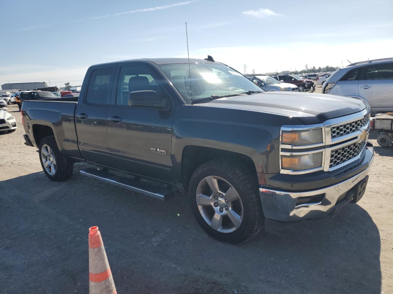 2015 Chevrolet Silverado - Image 4