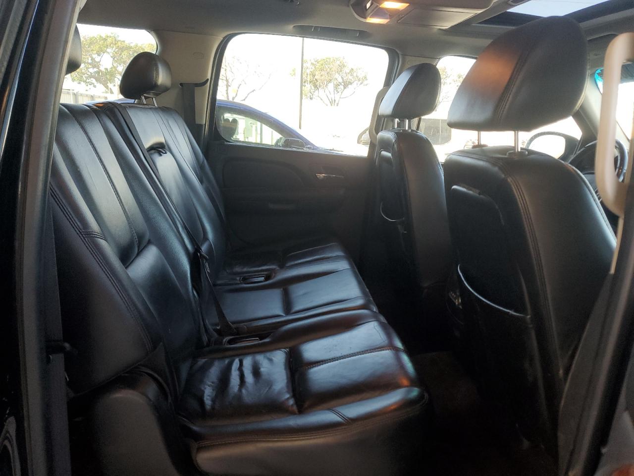 2007 Chevrolet Suburban - Image 11