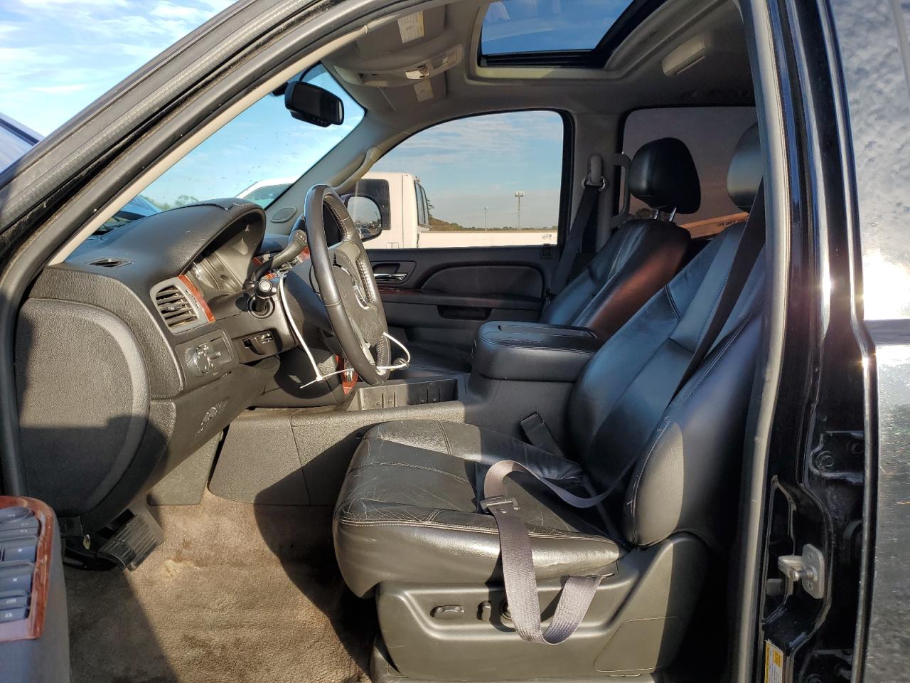 2011 Chevrolet Suburban - Image 7