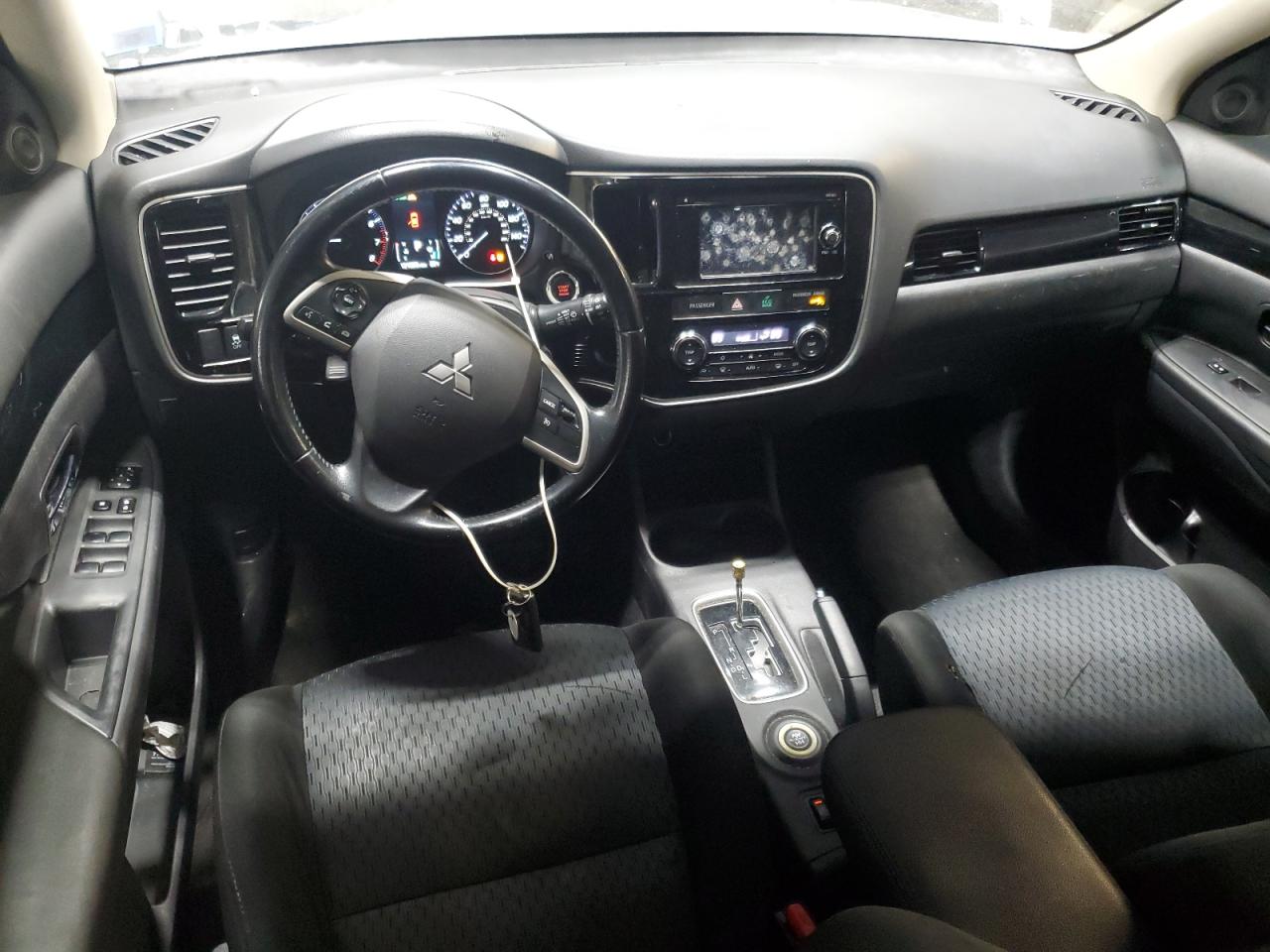 2014 Mitsubishi Outlander - Image 8