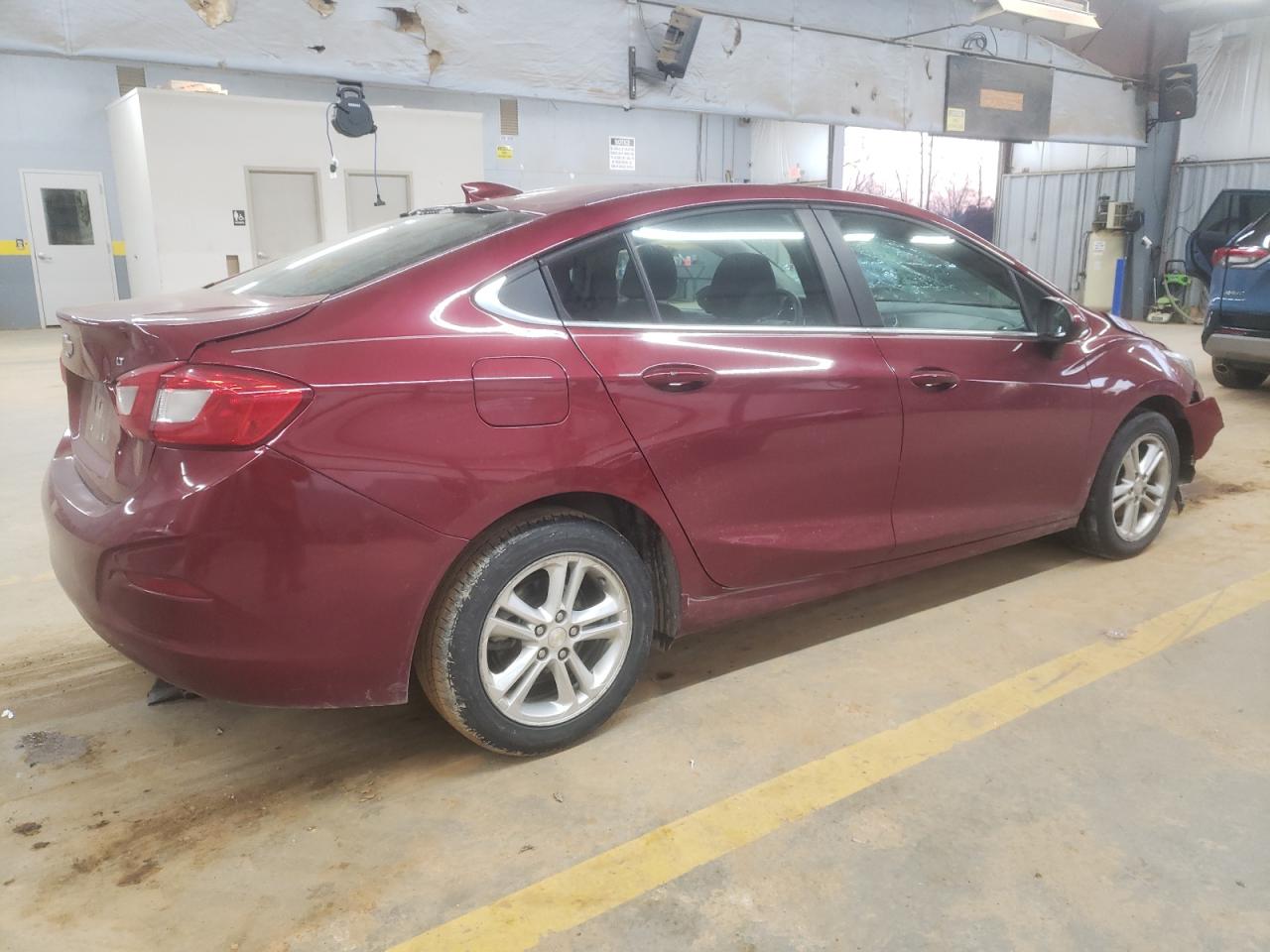 2018 Chevrolet Cruze - Image 3