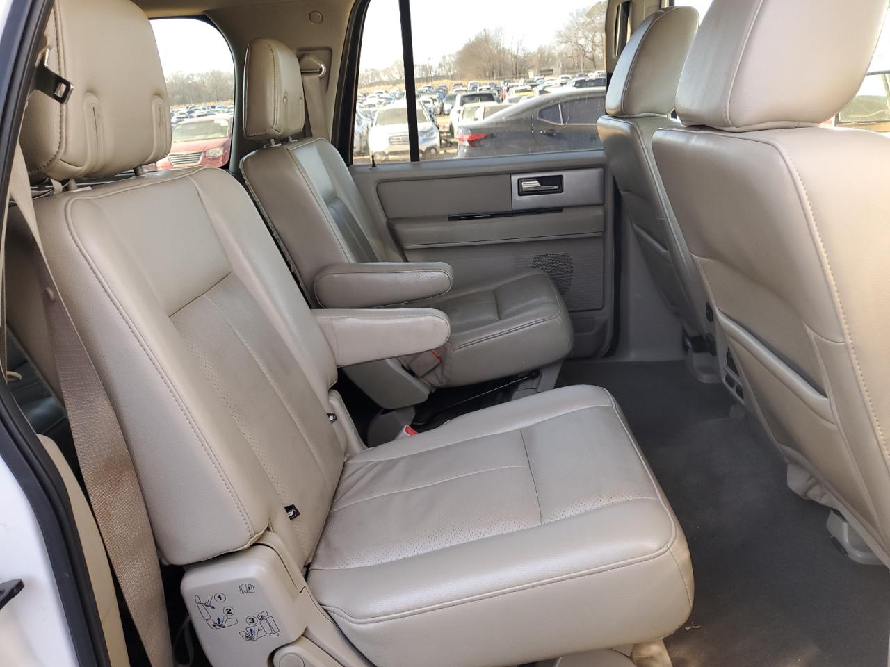2011 Ford Expedition - Image 11