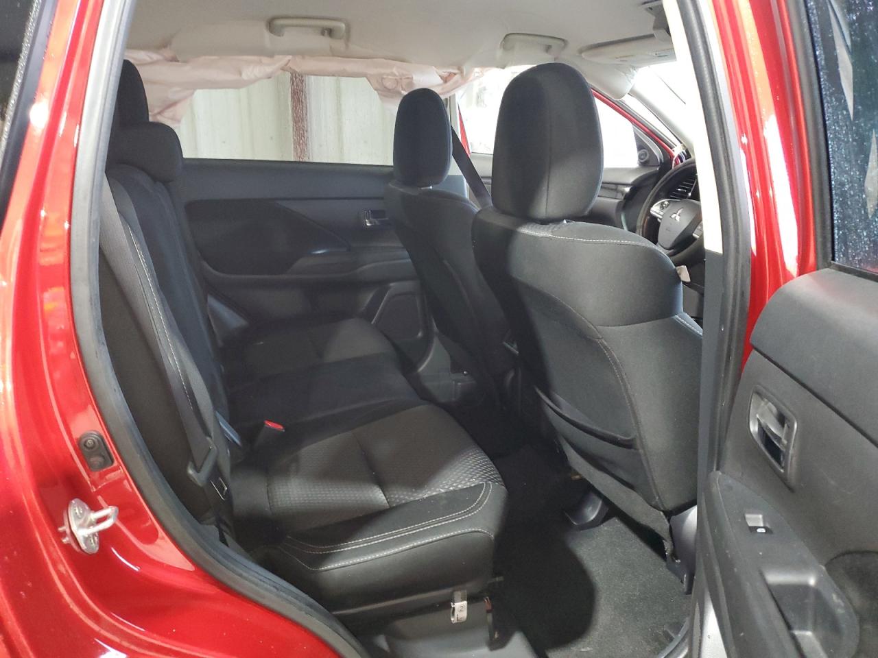 2019 Mitsubishi Outlander - Image 11