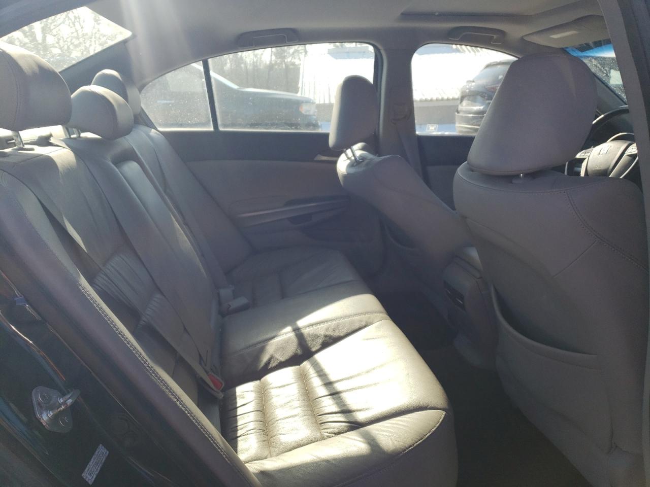 2010 Honda Accord - Image 10