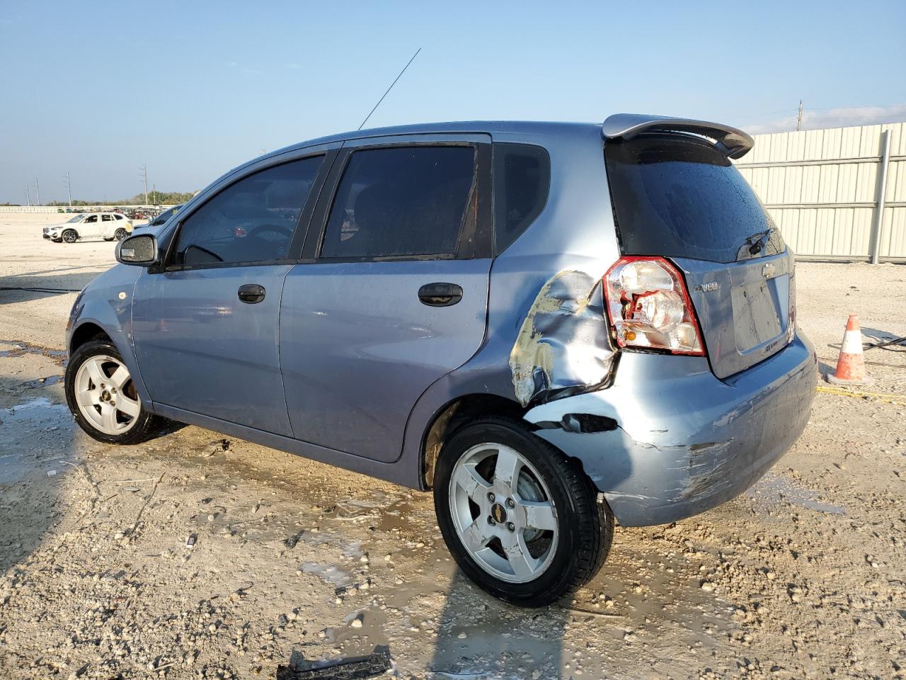 2007 Chevrolet Aveo - Image 2