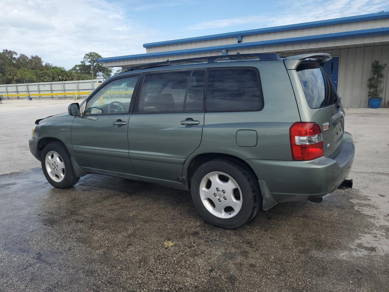 2005 Toyota Highlander - Image 2
