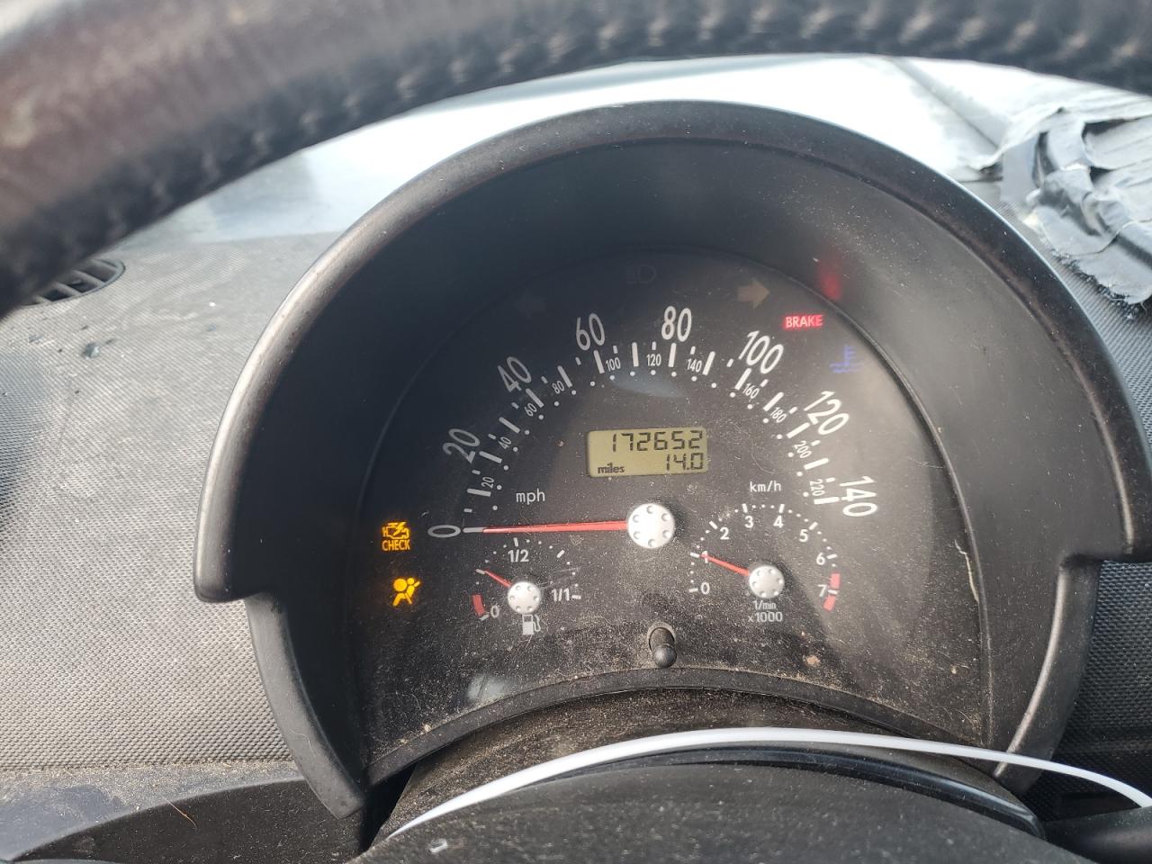 2000 Volkswagen Beetle - Image 9