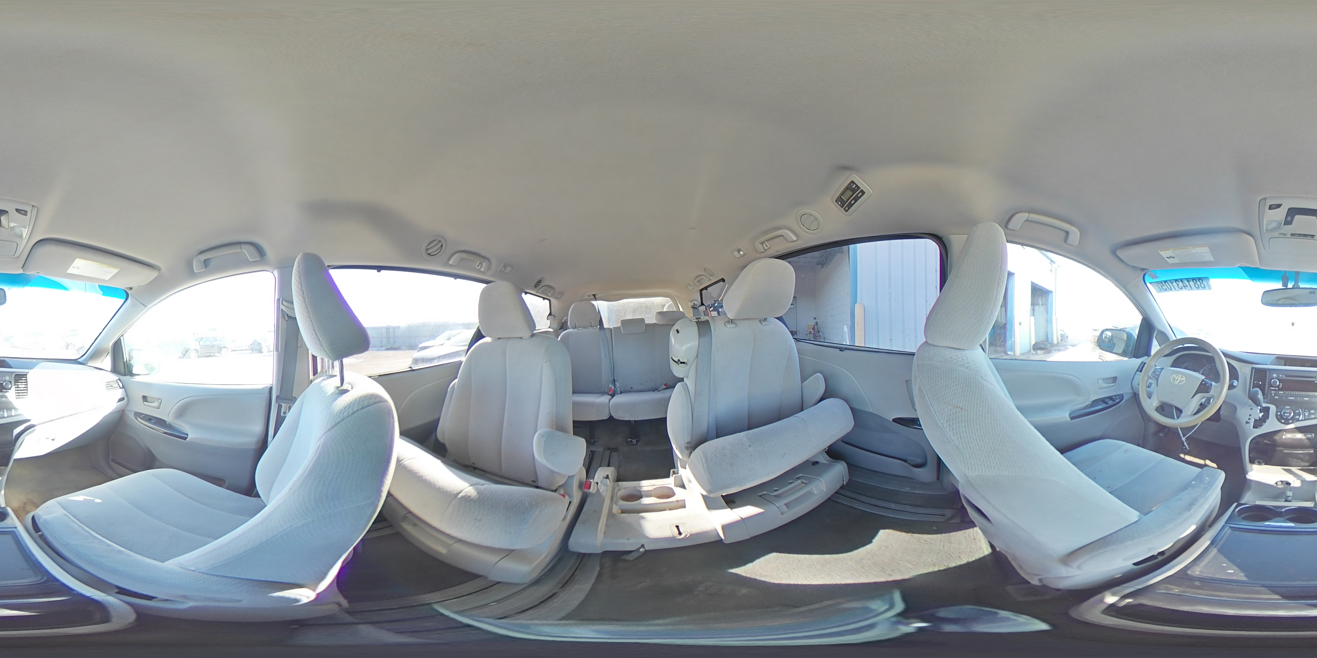 2013 Toyota Sienna - Image 15