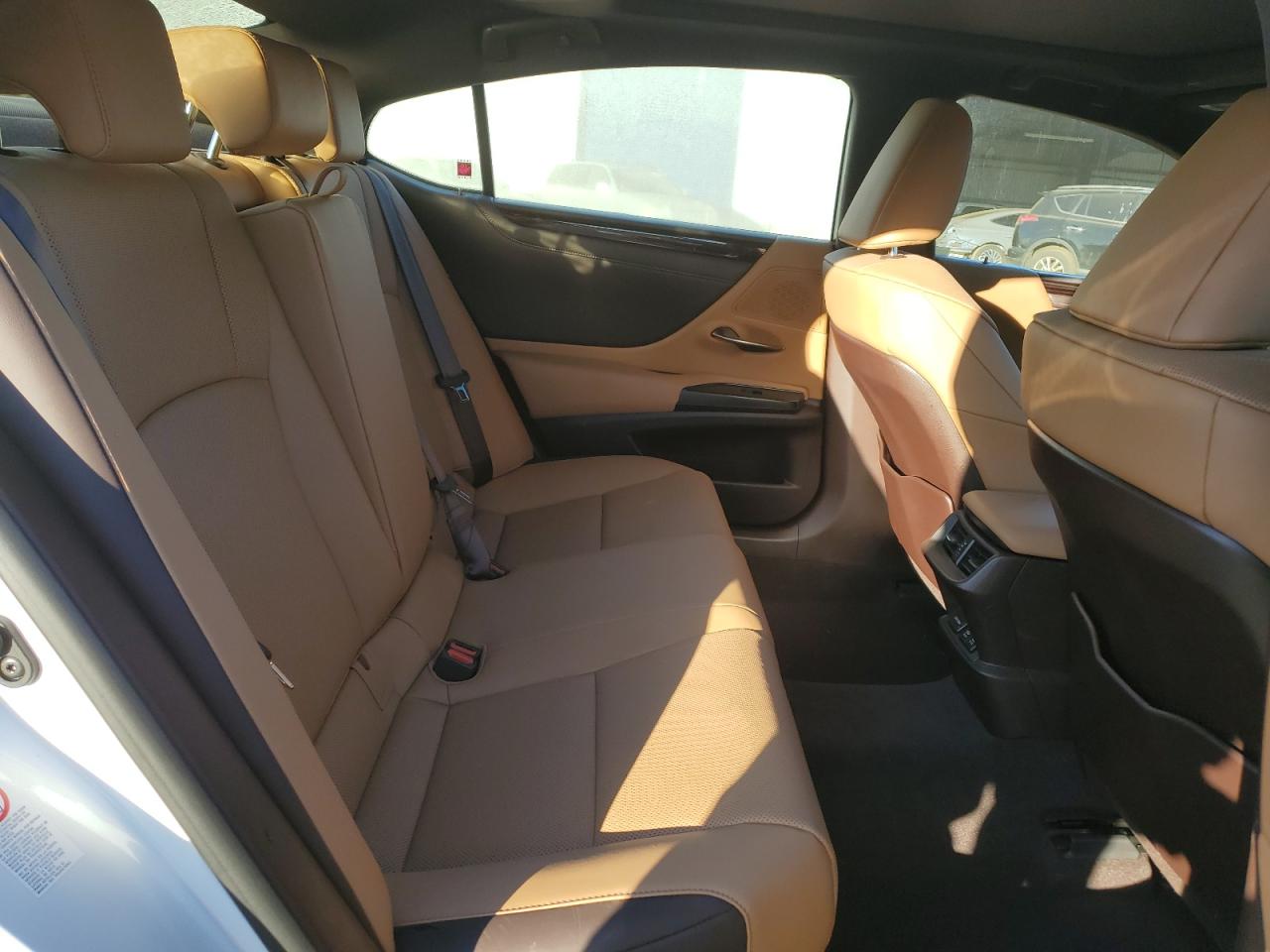 2019 Lexus ES - Image 10