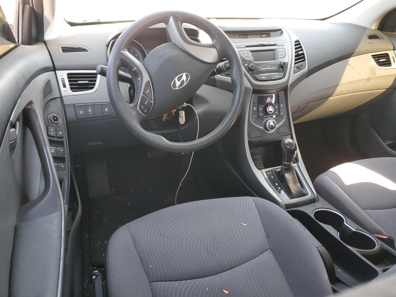 2016 Hyundai Elantra - Image 8