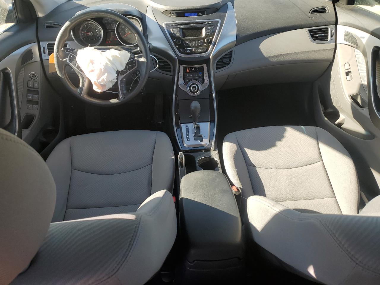 2013 Hyundai Elantra - Image 8
