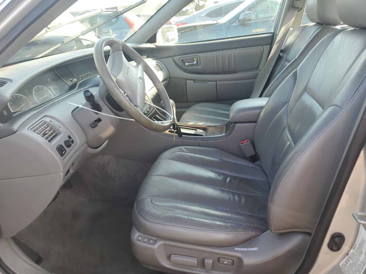 2001 Toyota Avalon - Image 7