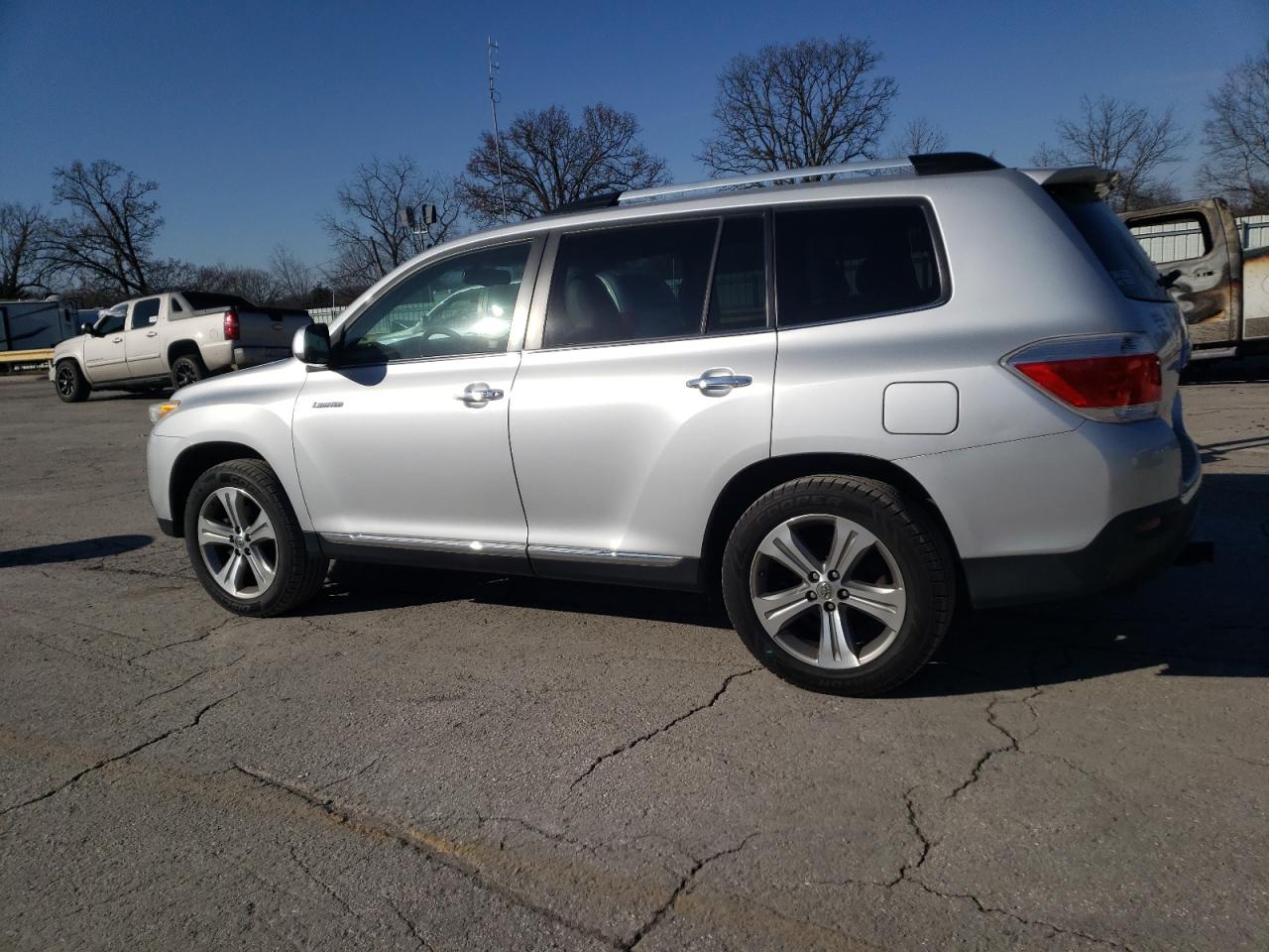 2011 Toyota Highlander - Image 2