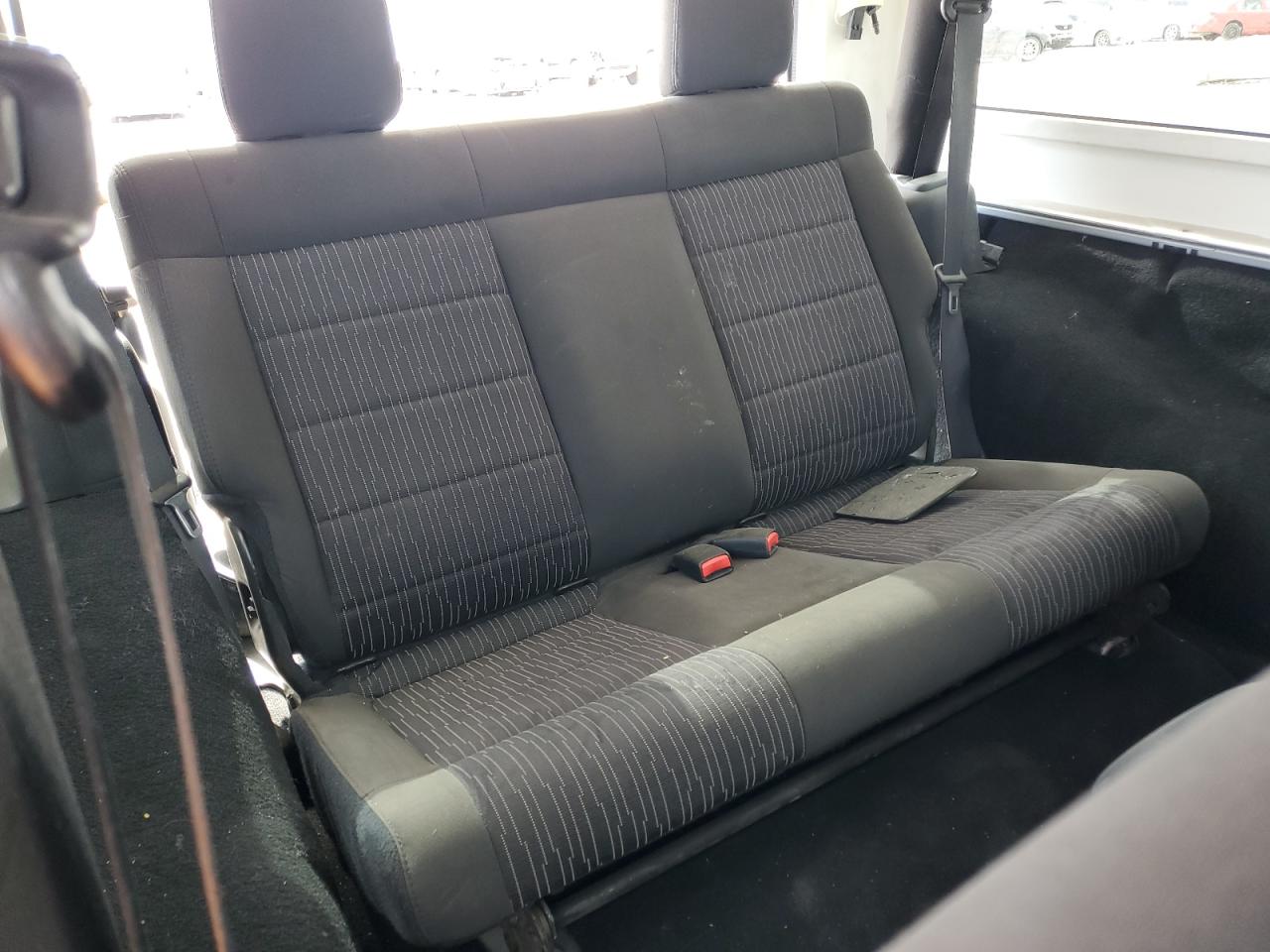2011 Jeep Wrangler - Image 11