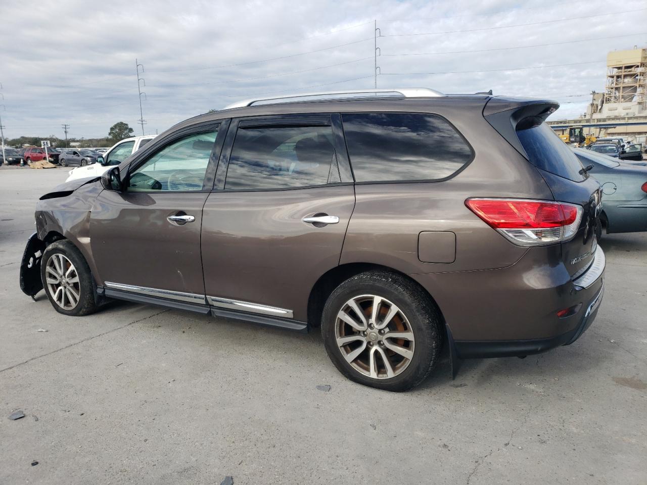 2015 Nissan Pathfinder - Image 2