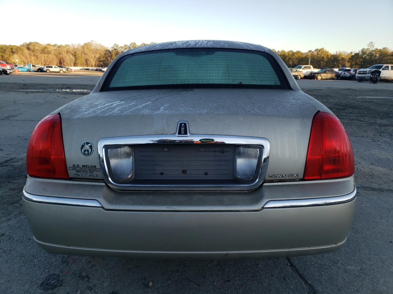 2010 Lincoln Town Car Signature Limited VIN: 2LNBL8CV0AX620979 Lot: 88498655