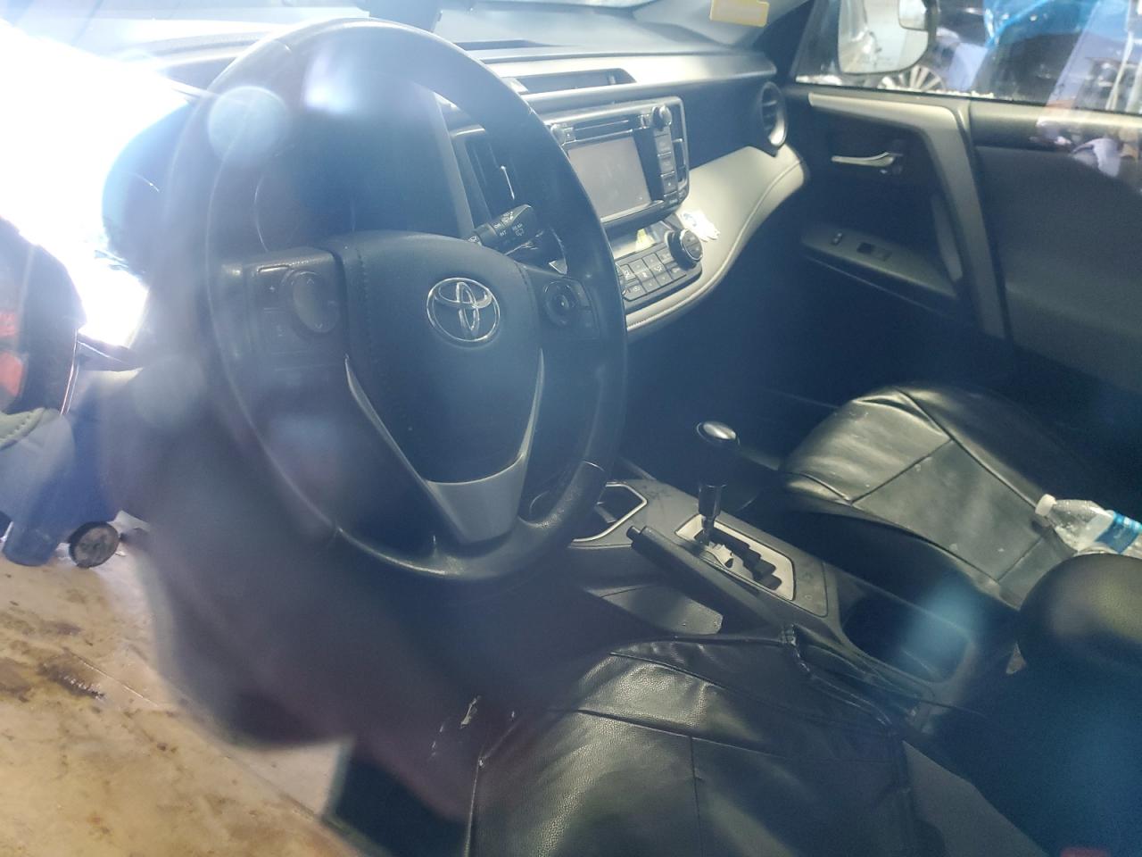 2016 Toyota RAV 4 - Image 8