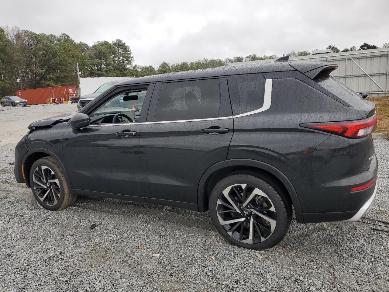 2024 Mitsubishi Outlander - Image 2