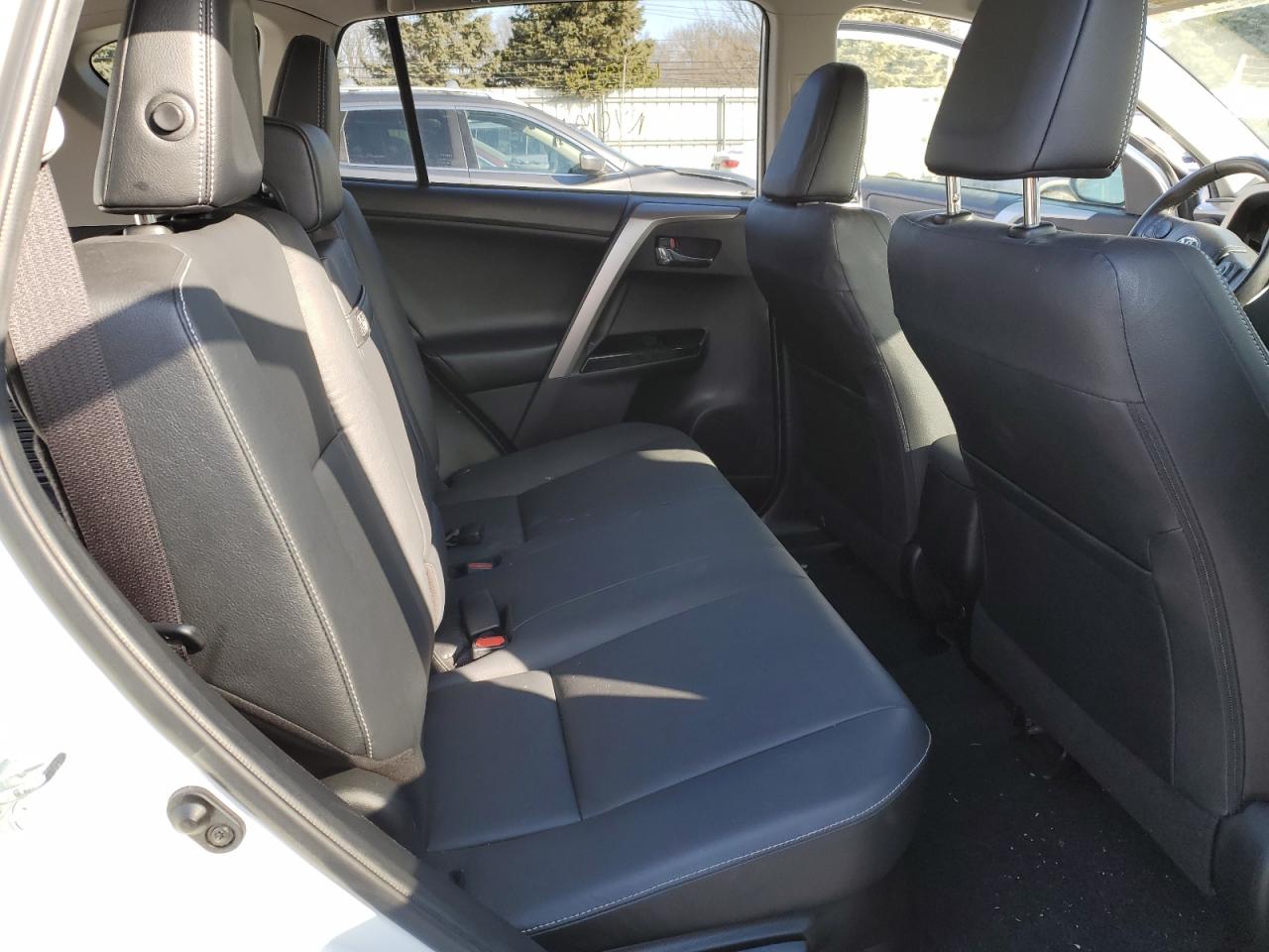 2016 Toyota RAV 4 - Image 11