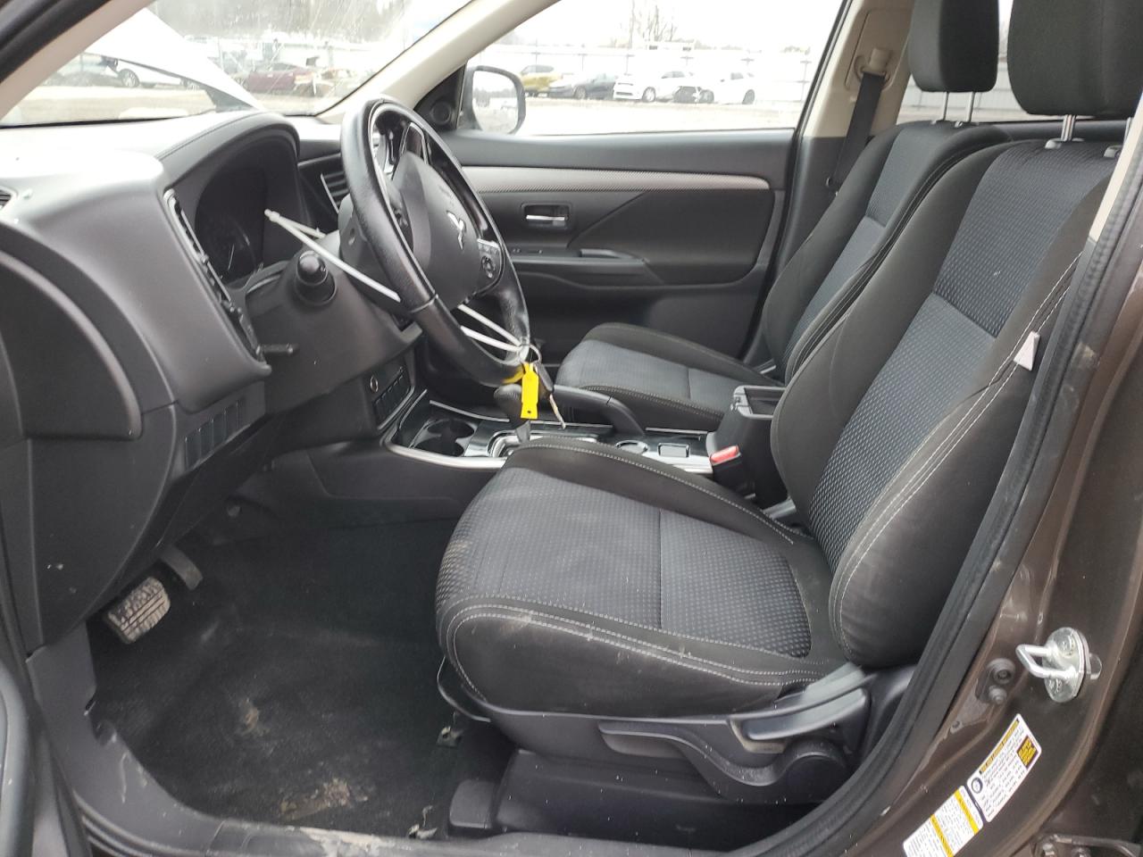 2017 Mitsubishi Outlander - Image 7