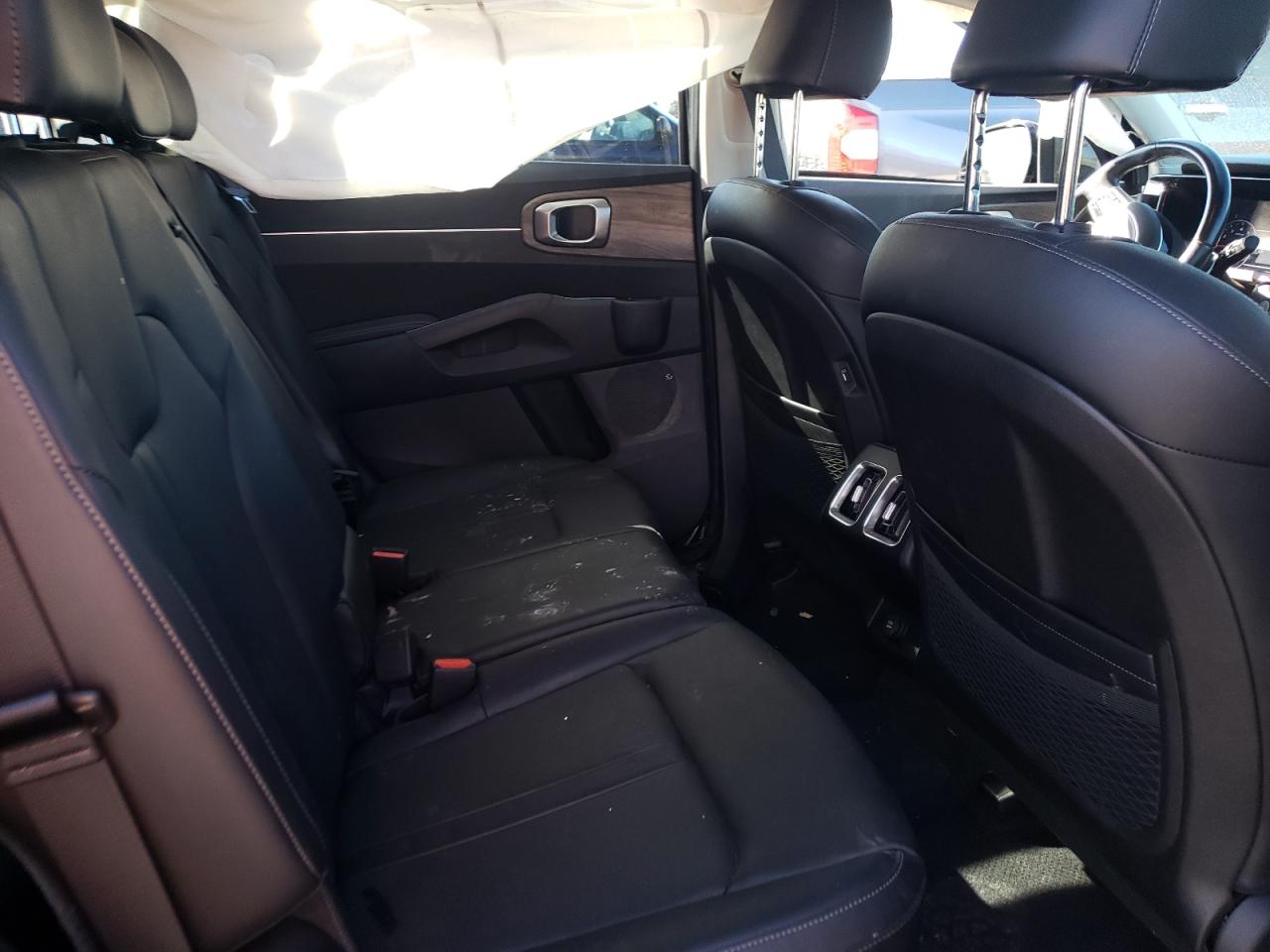 2022 Kia Sorento - Image 11